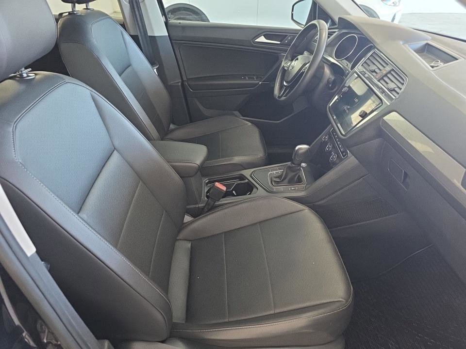 Used 2020 Volkswagen Tiguan SE w/ Panoramic Sunroof Package image 13