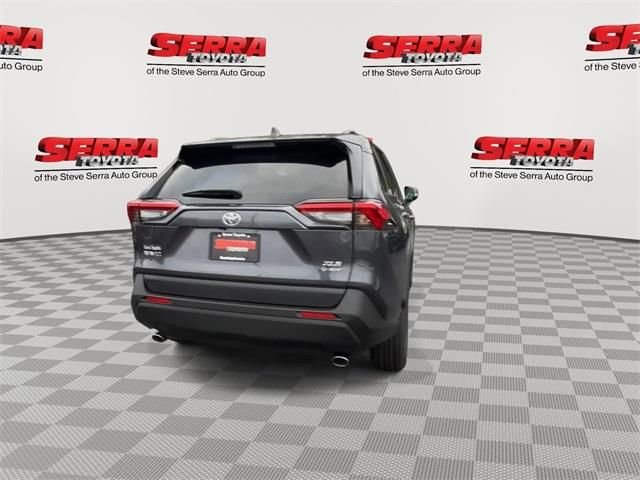 Used 2025 Toyota RAV4 XLE AWD/4WD image 8