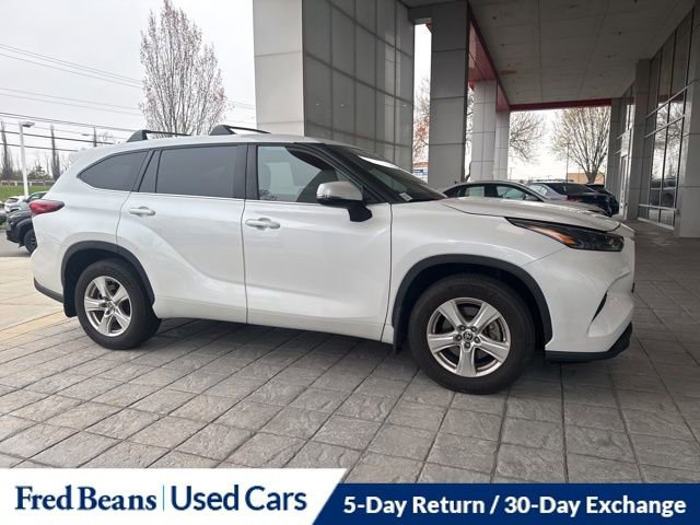 Used 2023 Toyota Highlander LE image 4