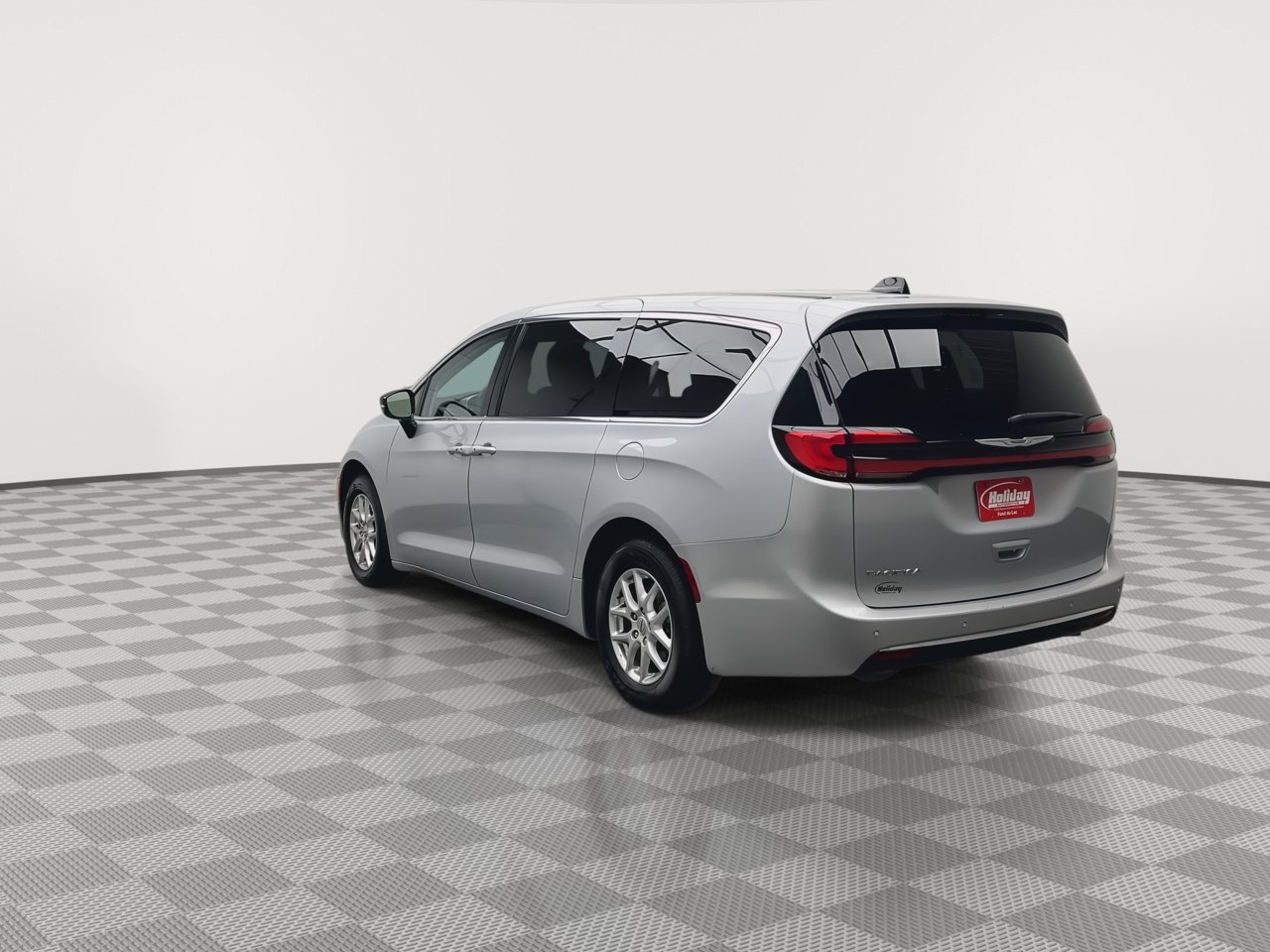Used 2024 Chrysler Pacifica Touring-L FWD image 36