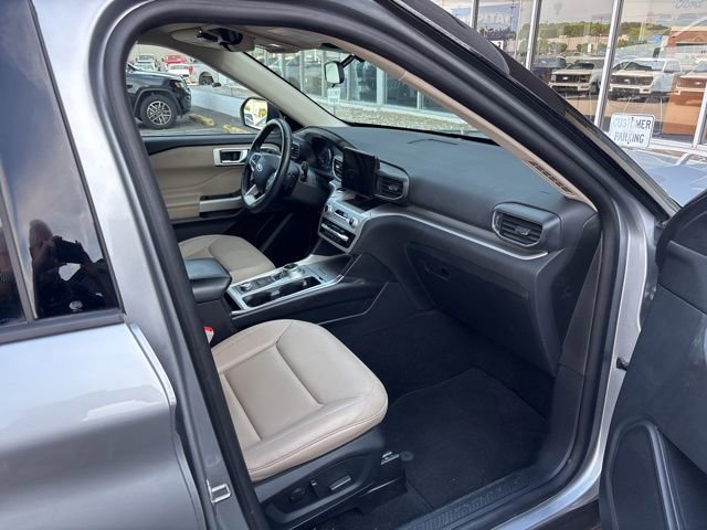Used 2020 Ford Explorer XLT w/ Equipment Group 202A image 17