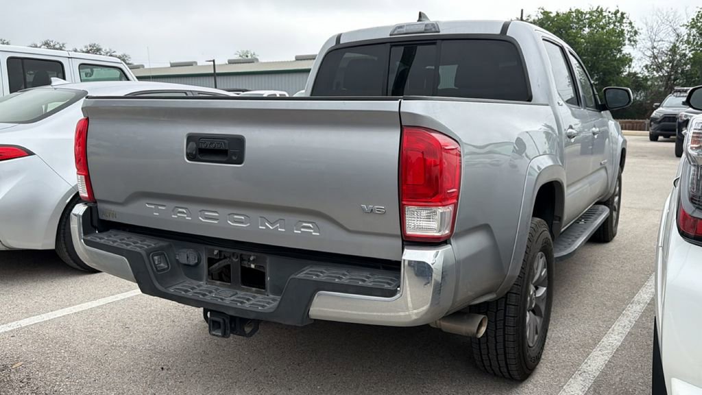 Used 2017 Toyota Tacoma SR5 w/ Tow Package RWD image 4