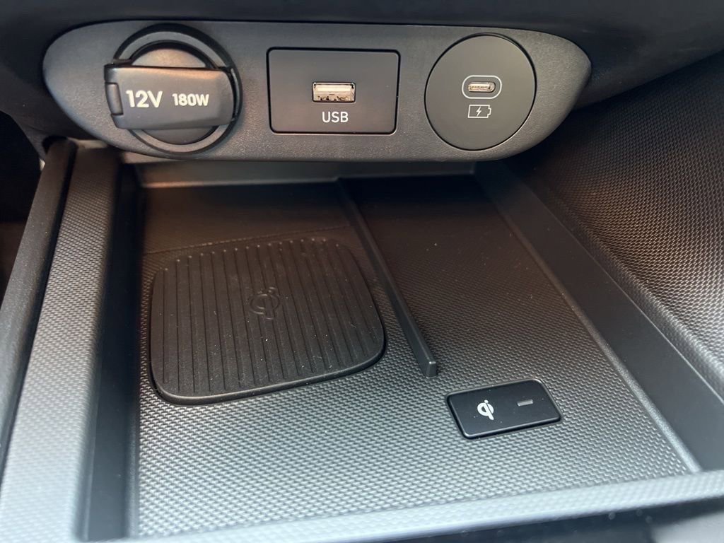 Used 2025 Hyundai Elantra SEL image 19