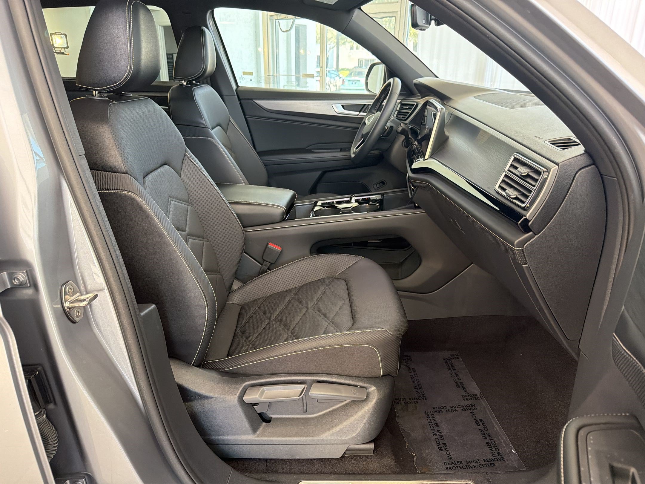 Used 2024 Volkswagen Atlas Cross Sport SE FWD image 25