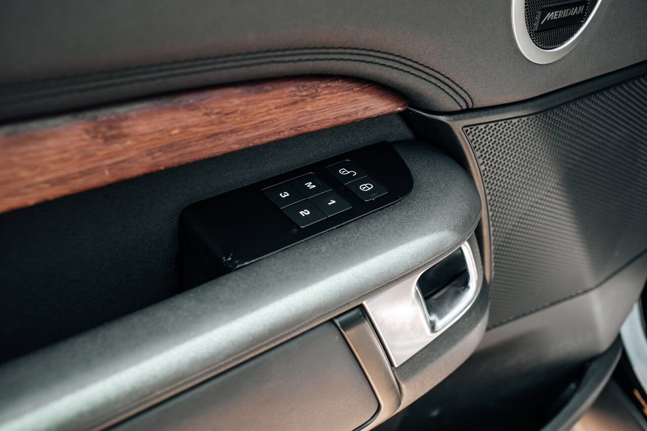 Used 2019 Land Rover Discovery HSE AWD/4WD image 24