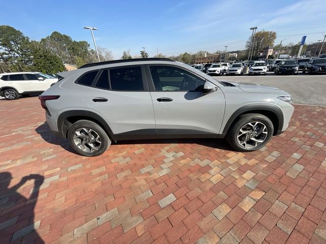 Used 2025 Chevrolet Trax LT w/ Driver Confidence Package image 19