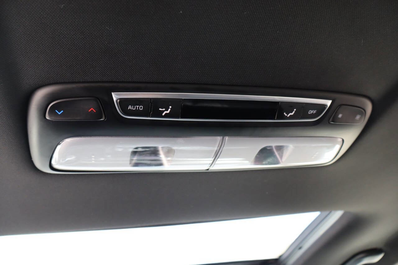 Used 2025 Kia Telluride AWD image 13