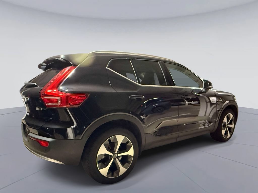 Used 2023 Volvo XC40 B5 Plus w/ Protection Package Premier AWD/4WD image 4