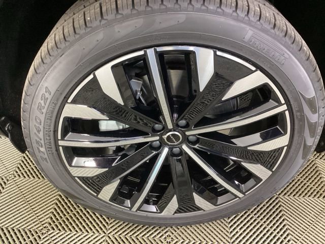 New 2026 Volvo XC90 B6 Plus w/ Protection Package Premier image 8