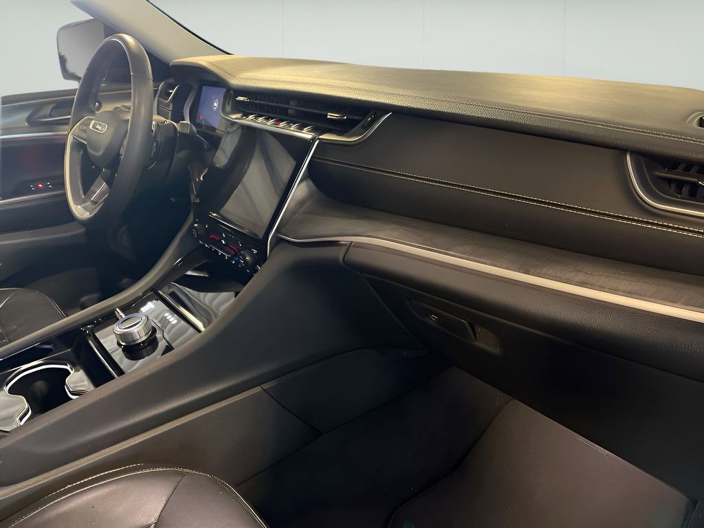 Used 2023 Jeep Grand Cherokee Limited image 11