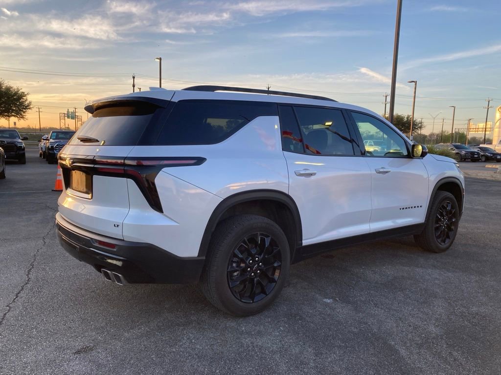 Used 2024 Chevrolet Traverse LT w/ Midnight/Sport Edition image 5