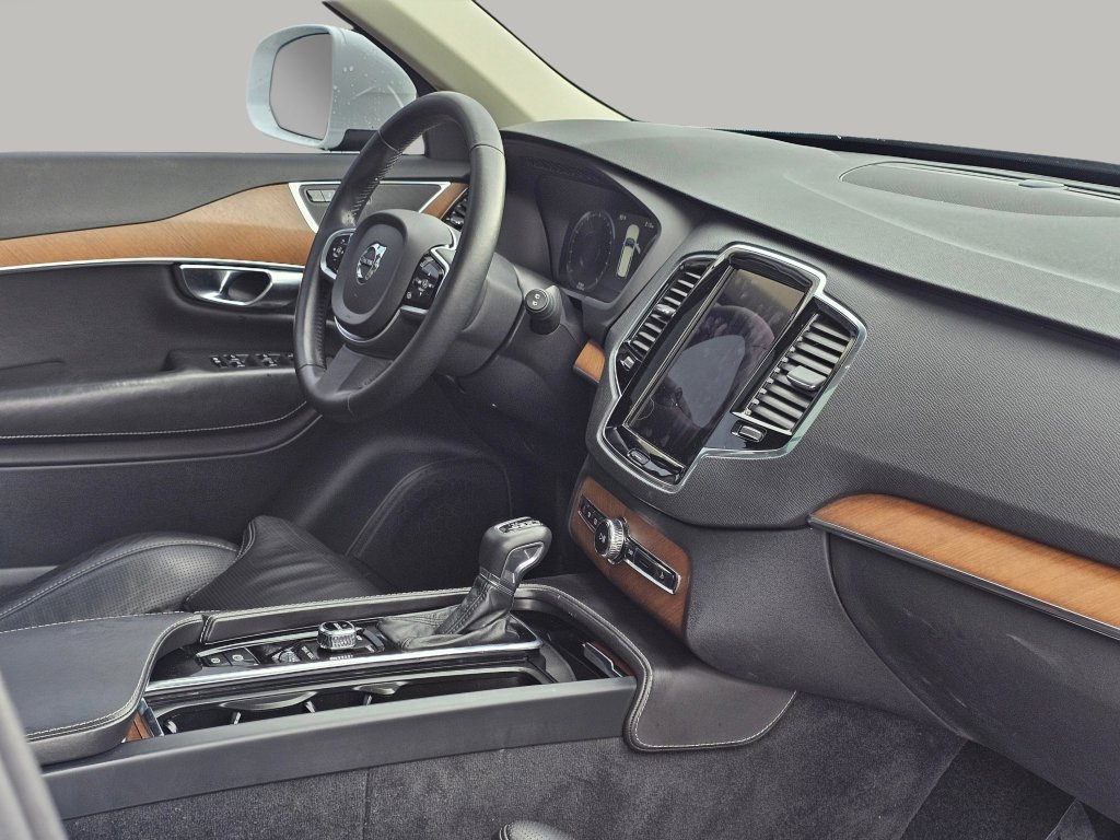 Used 2017 Volvo XC90 T6 Inscription w/ Vision Package image 27
