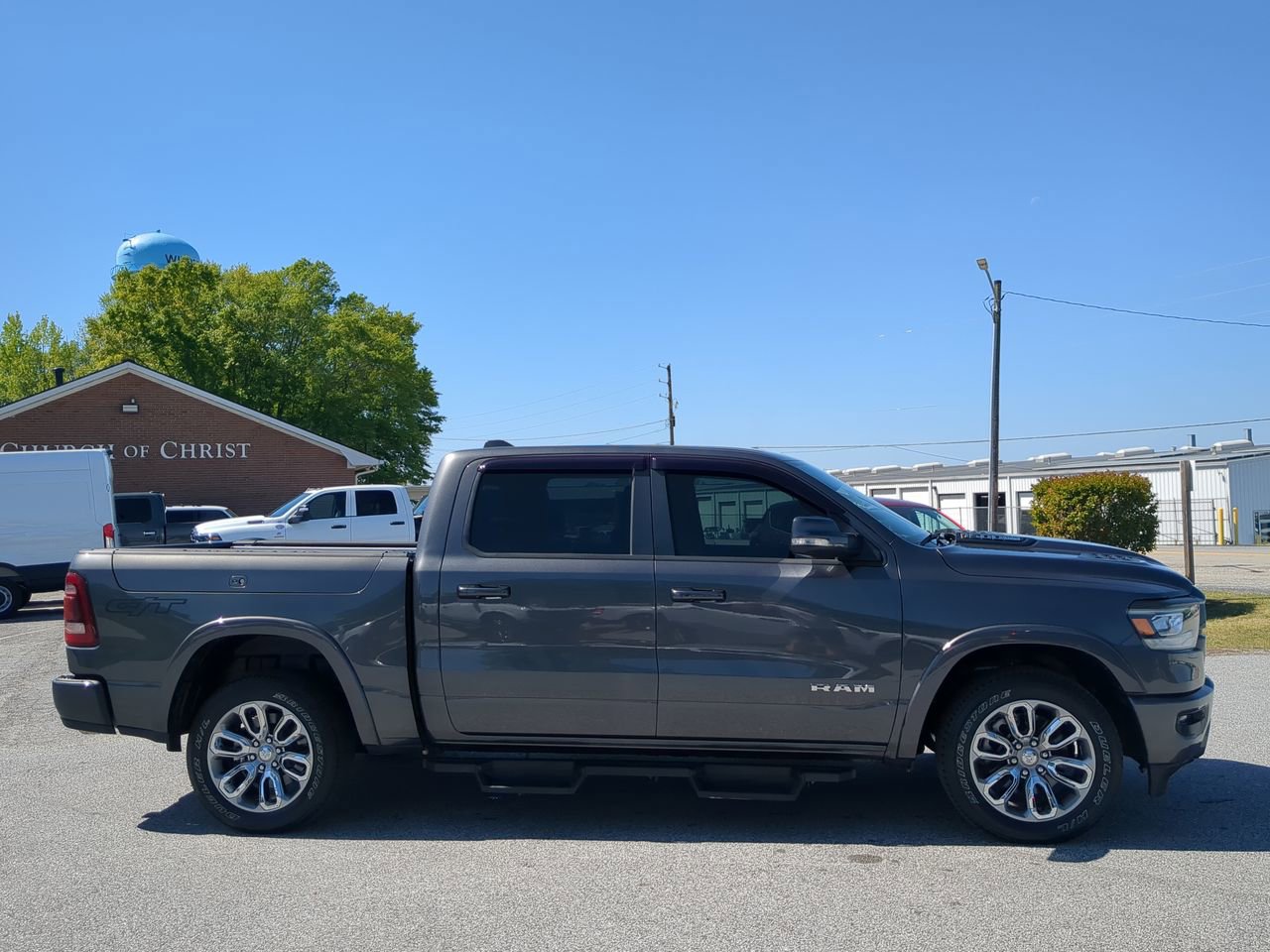 Certified 2022 RAM 1500 Laramie AWD/4WD image 2