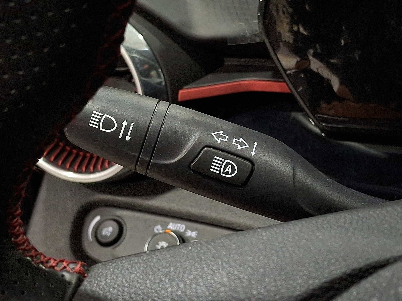 Used 2024 Chevrolet Trax RS w/ Sunroof Package image 24