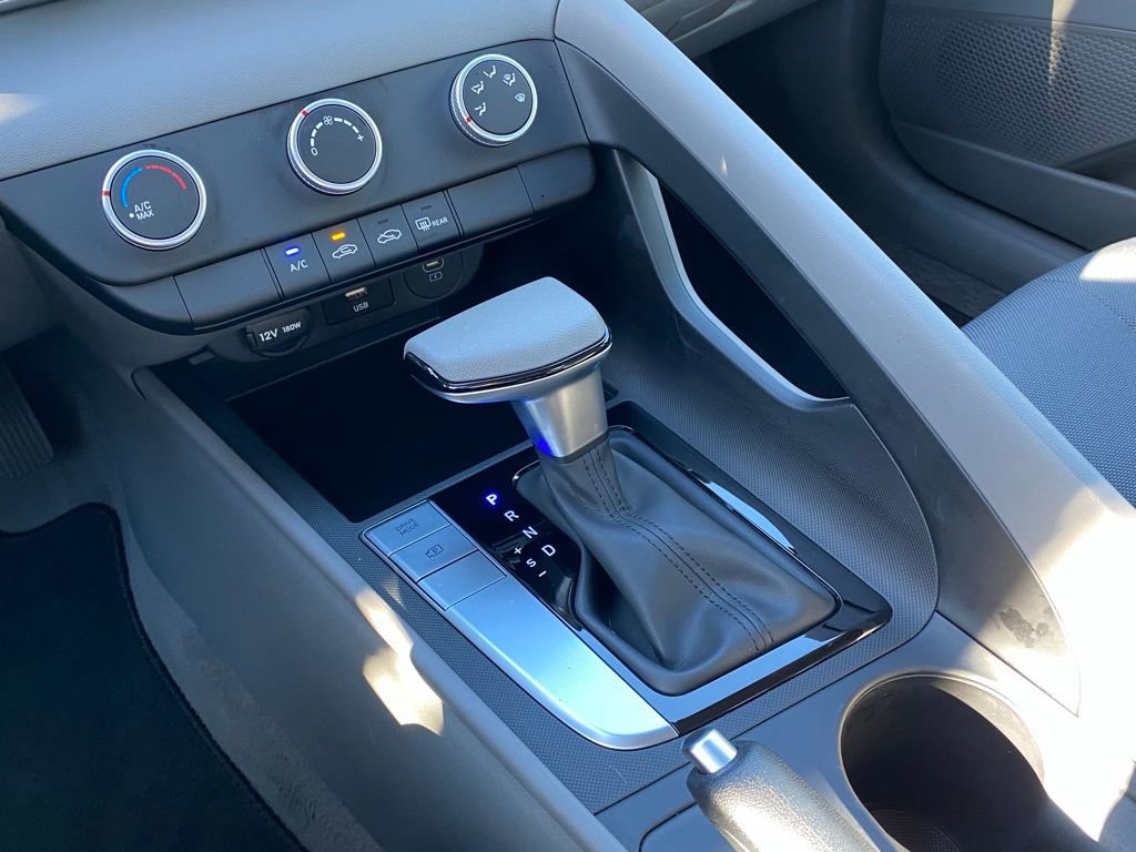 Certified 2024 Hyundai Elantra SE image 13