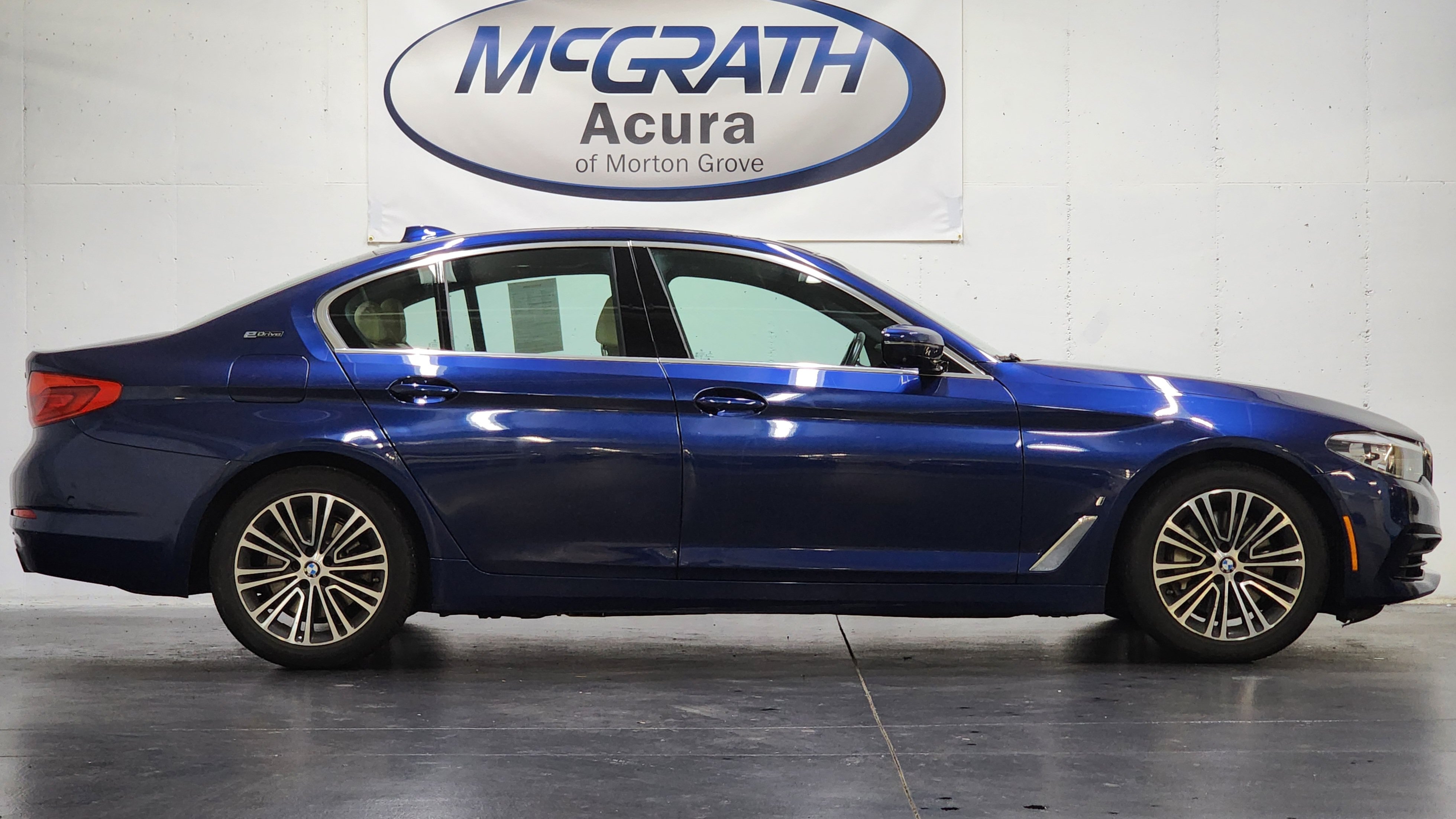 Used 2019 BMW 530e xDrive w/ Premium Package AWD/4WD image 3