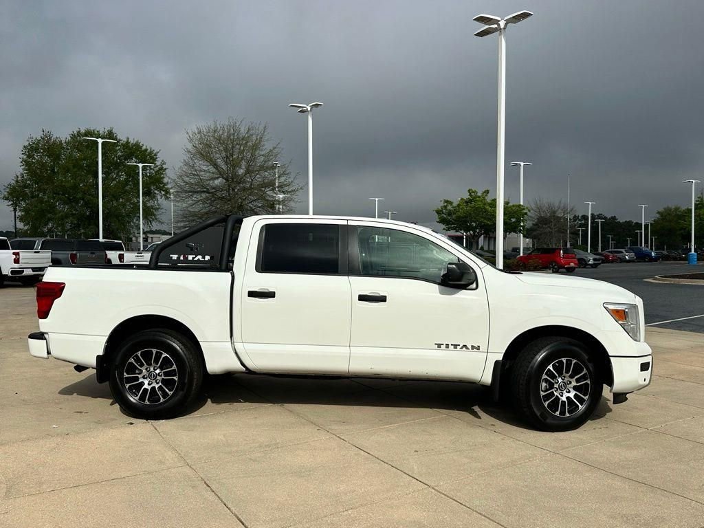 Used 2024 Nissan Titan SV w/ SV Convenience Package image 5