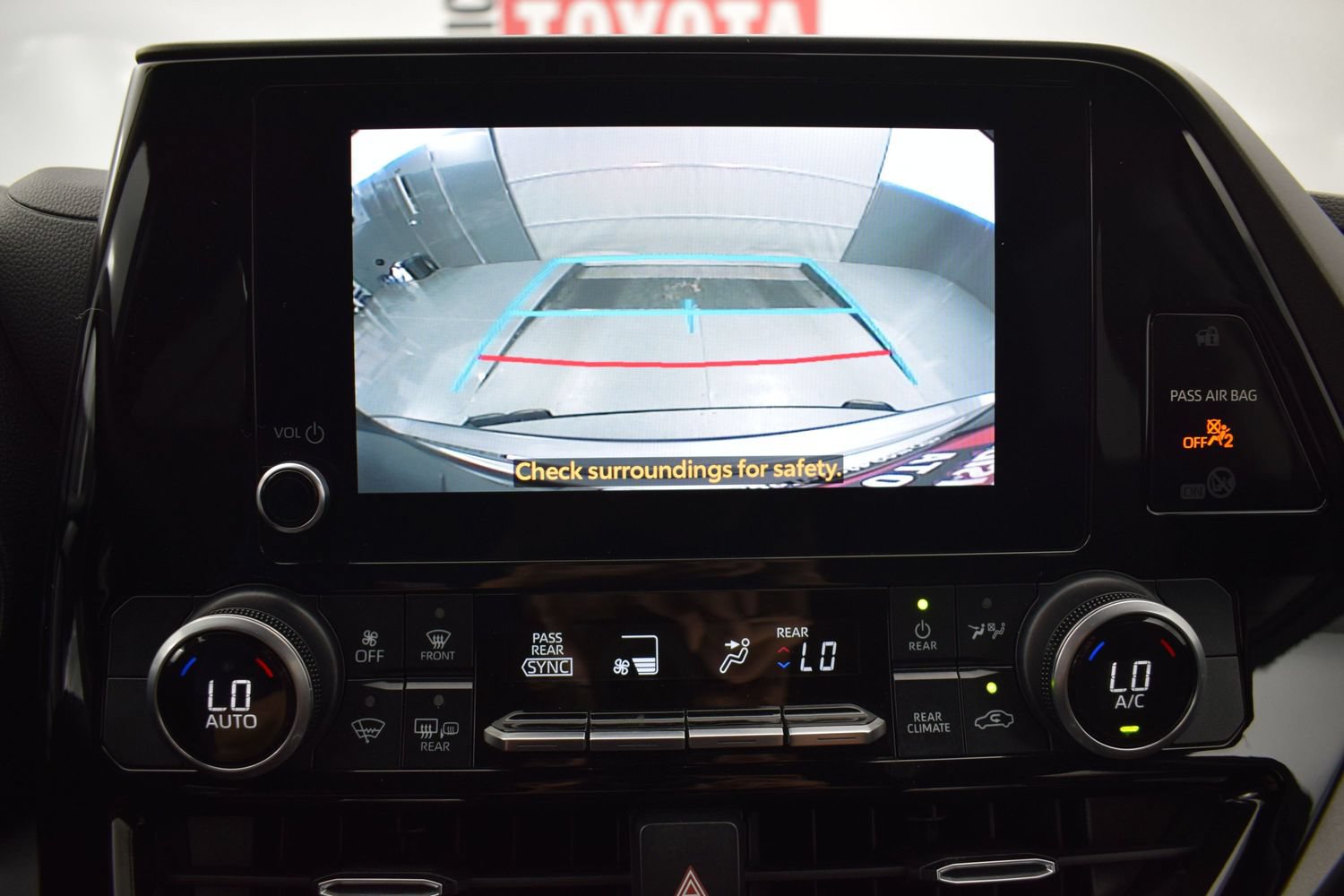 Used 2023 Toyota Highlander L FWD image 17
