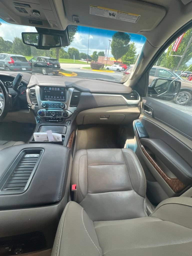 Used 2019 Chevrolet Suburban Premier AWD/4WD image 13
