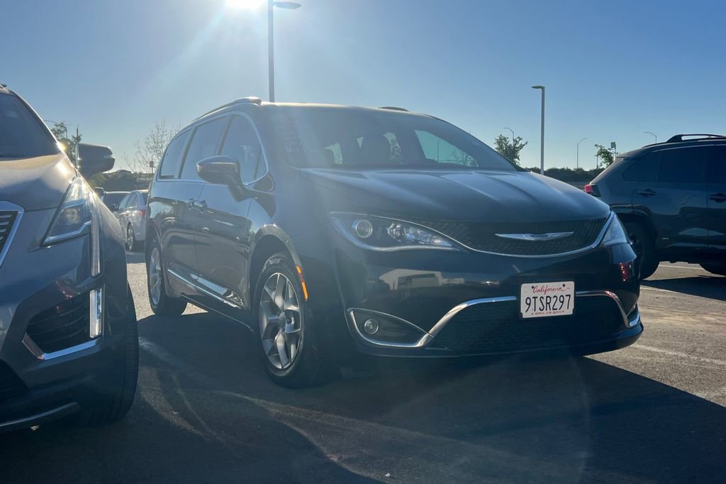 Used 2020 Chrysler Pacifica Limited image 2
