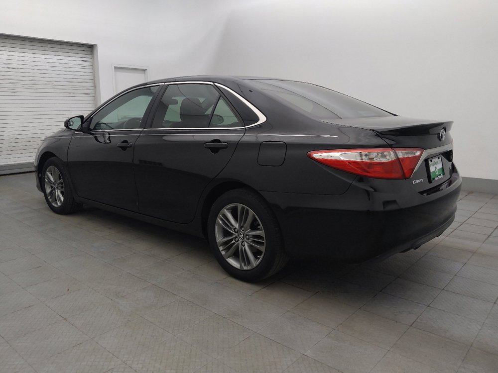 Used 2017 Toyota Camry SE image 3
