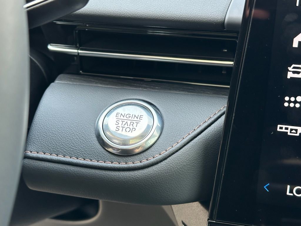 New 2026 Lincoln Nautilus Reserve AWD/4WD image 11