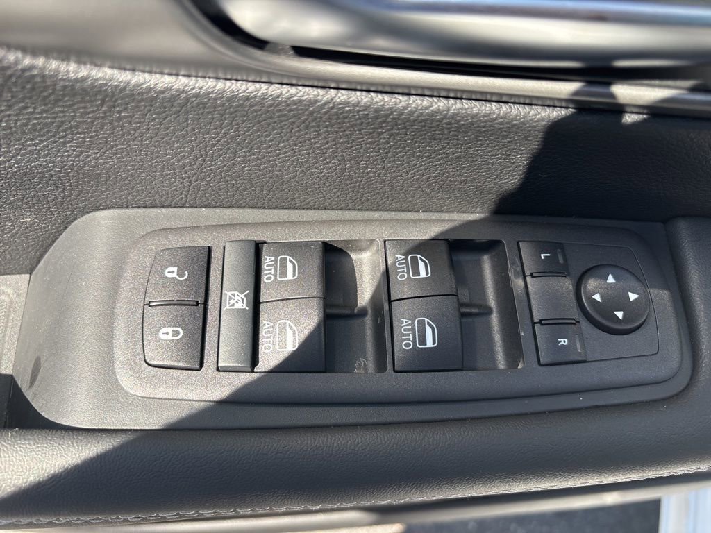 New 2025 Chrysler Pacifica Select image 12