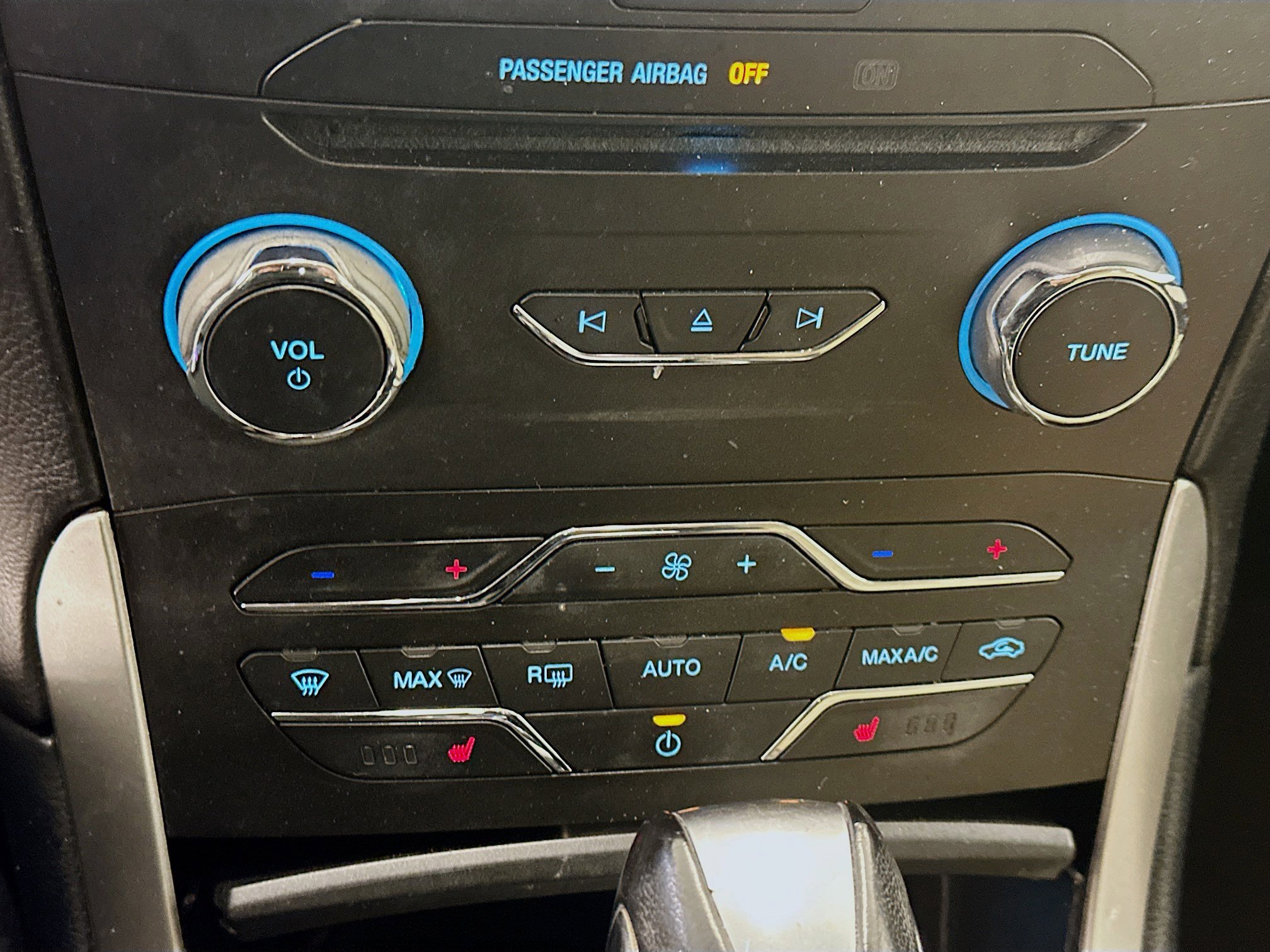 Used 2016 Ford Edge SEL w/ Equipment Group 201A AWD/4WD image 24