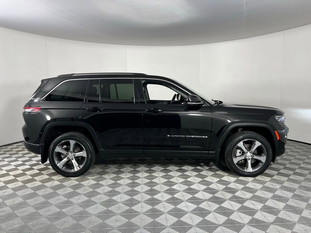 Used 2023 Jeep Grand Cherokee Limited w/ Luxury Tech Group II image 7