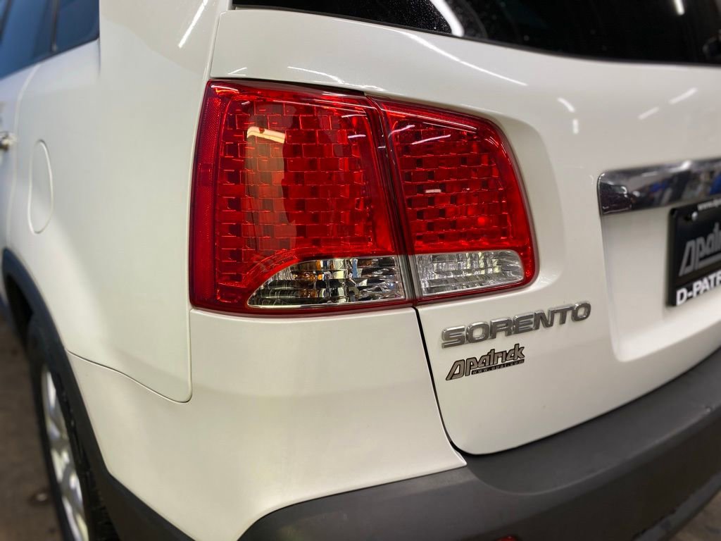Used 2012 Kia Sorento LX image 9