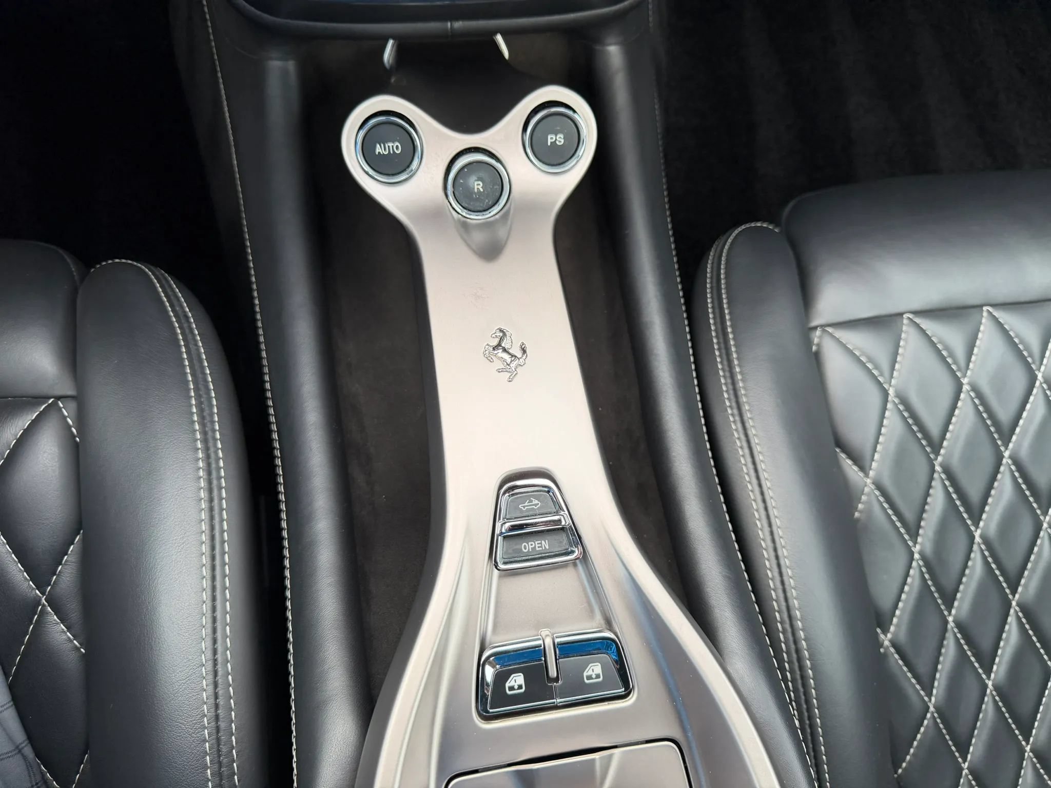 Used 2010 Ferrari California RWD image 39