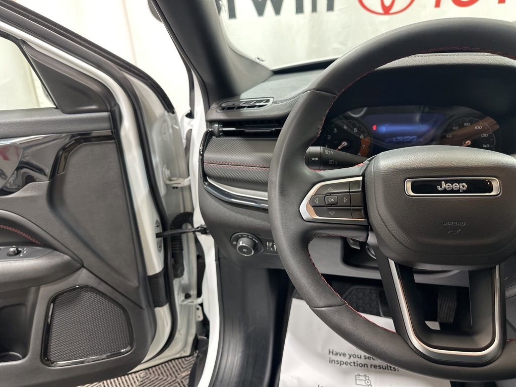 Used 2025 Jeep Compass Trailhawk image 26