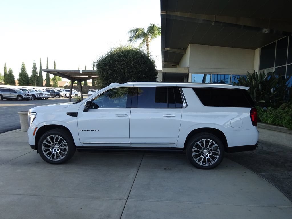 New 2026 GMC Yukon XL Denali w/ Denali Reserve Package AWD/4WD image 4