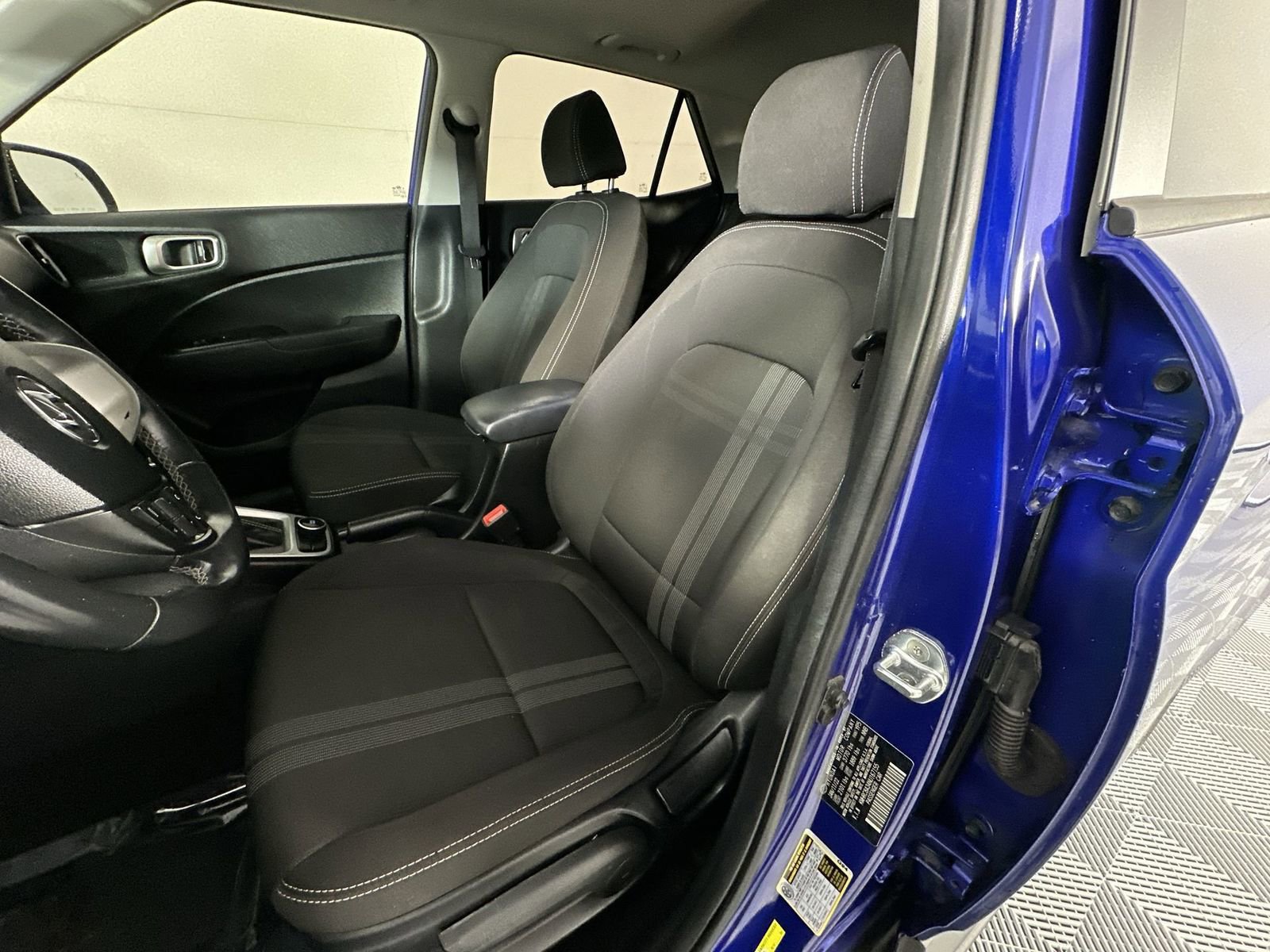 Used 2022 Hyundai Venue SEL FWD image 11