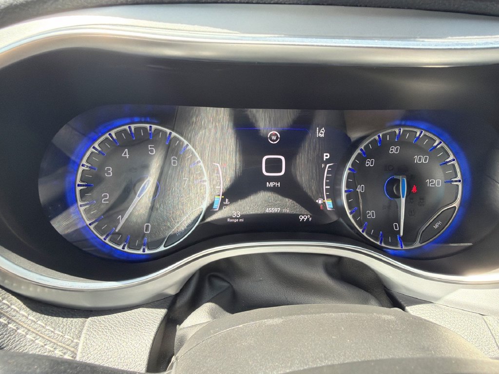 Used 2025 Chrysler Pacifica Limited FWD image 10