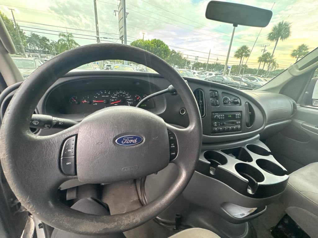 Used 2006 Ford E-350 and Econoline 350 XLT RWD image 13