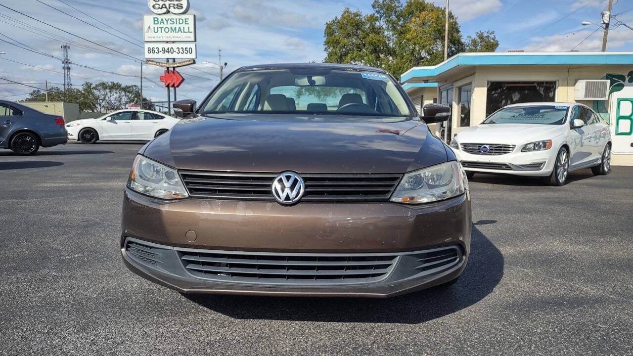 Used 2012 Volkswagen Jetta SE FWD image 2