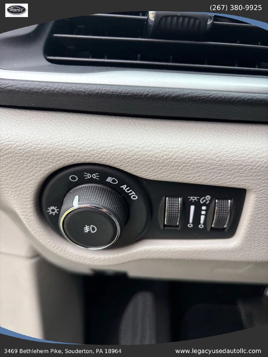 Used 2018 Chrysler Pacifica Touring Plus w/ Tire & Wheel Group image 47