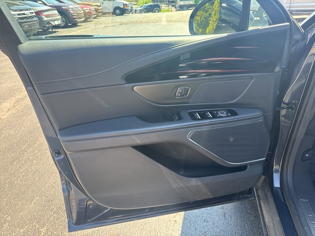 Used 2024 Lincoln Nautilus Premier w/ Jet Appearance Package image 15