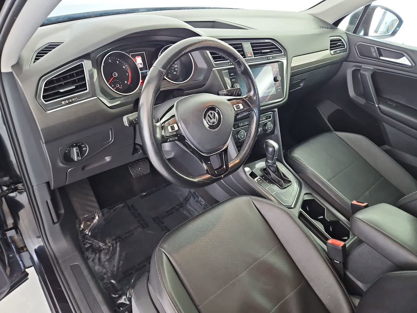 Used 2018 Volkswagen Tiguan SE image 2