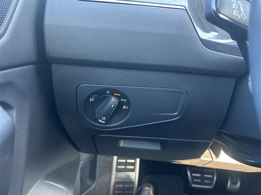 Used 2021 Volkswagen Tiguan SE R-Line image 22