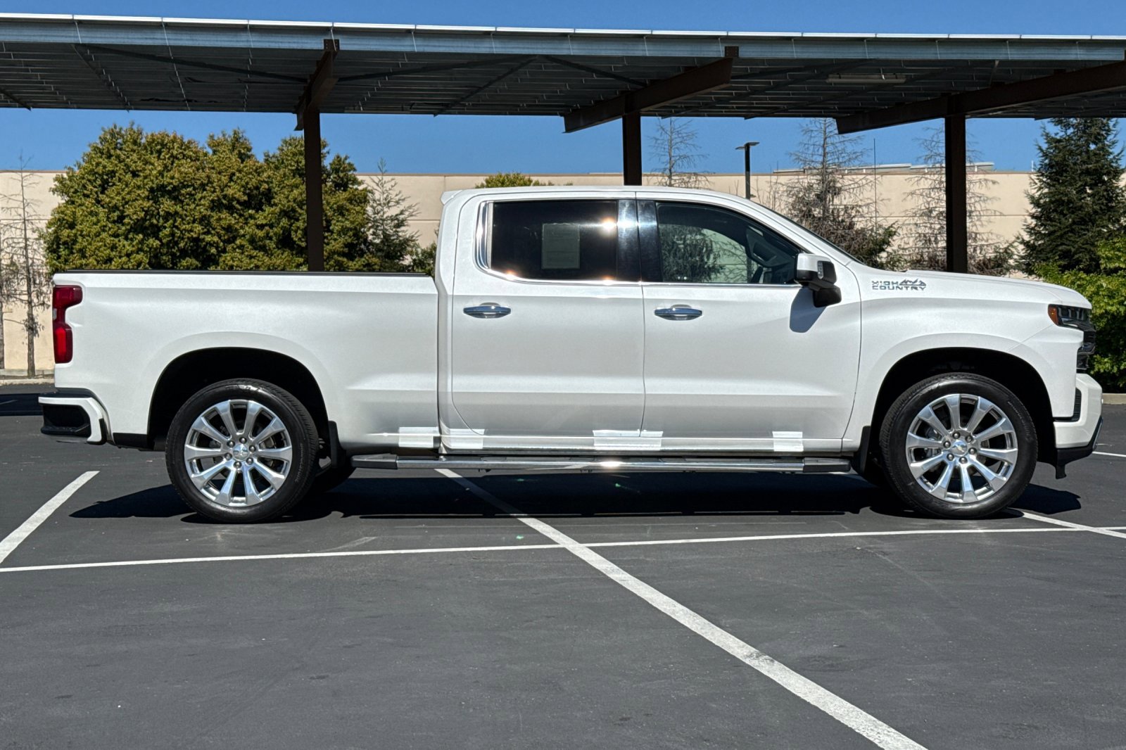 Used 2019 Chevrolet Silverado 1500 High Country w/ Technology Package image 3