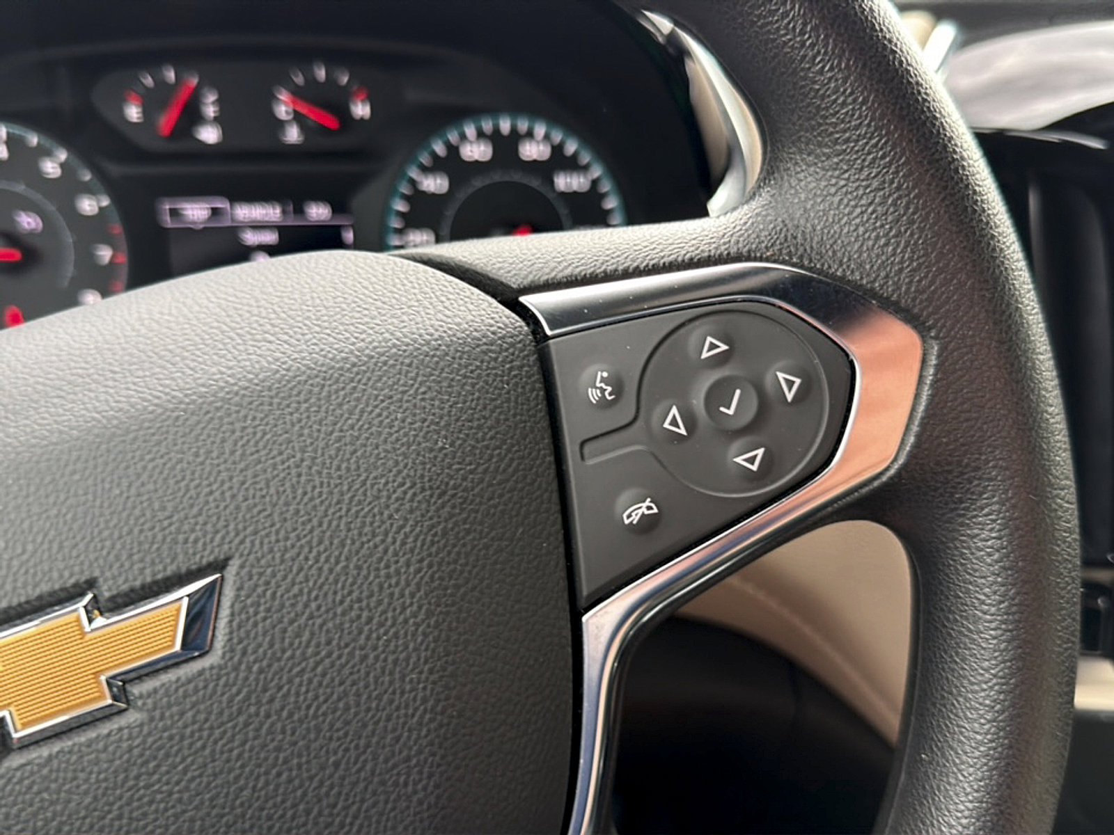 Used 2022 Chevrolet Traverse LS AWD/4WD image 20