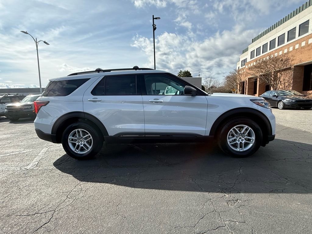 Used 2026 Ford Explorer Active w/ Active Comfort Package RWD image 3