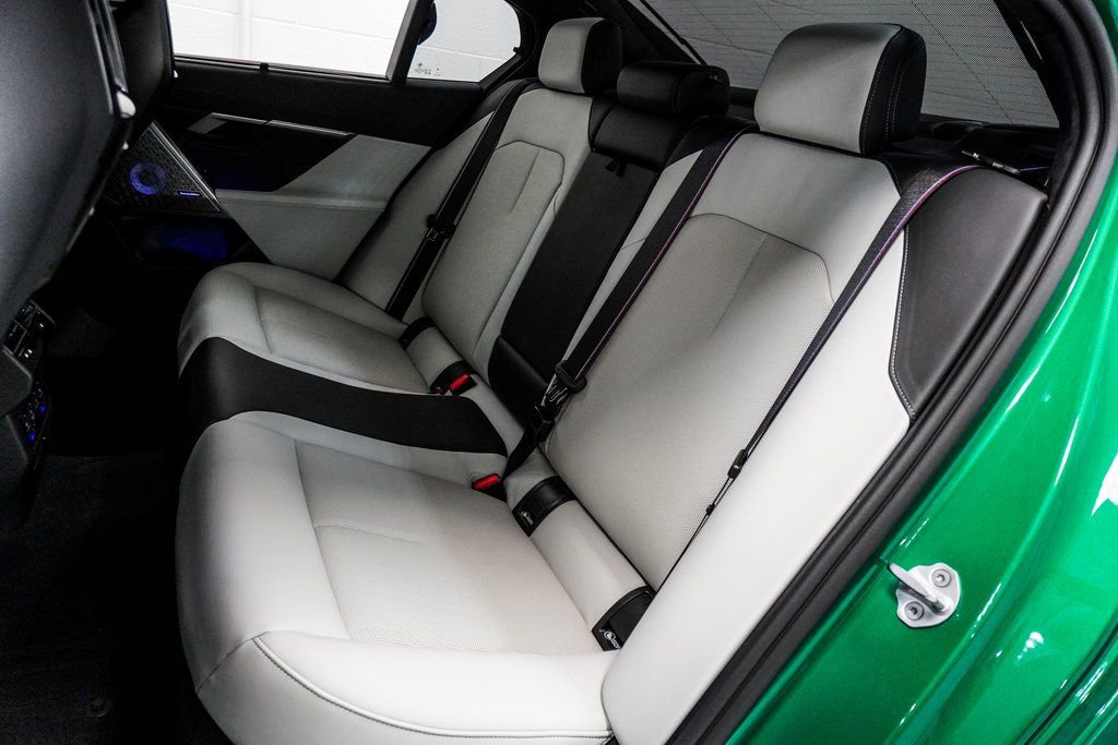 Used 2025 BMW M5 w/ Carbon Package image 20