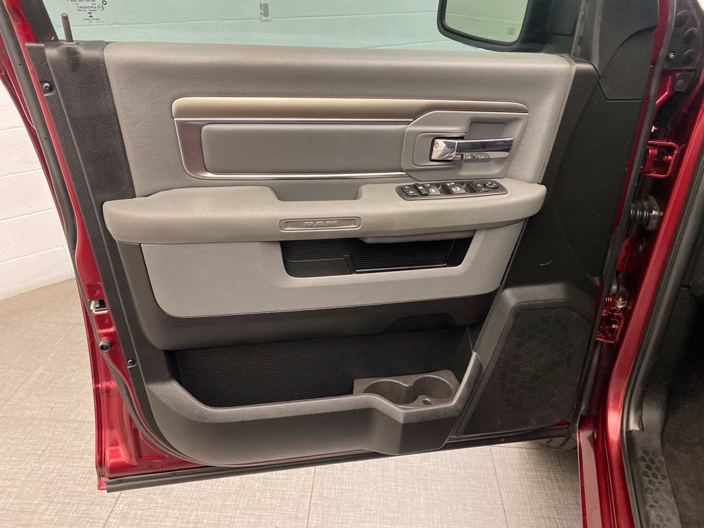 Used 2020 RAM 1500 Classic SLT AWD/4WD image 17