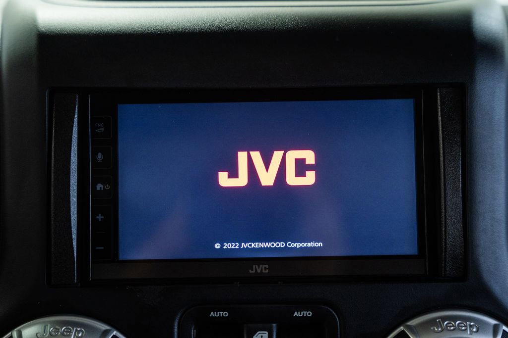 Used 2018 Jeep Wrangler Unlimited Rubicon w/ Connectivity Group image 31