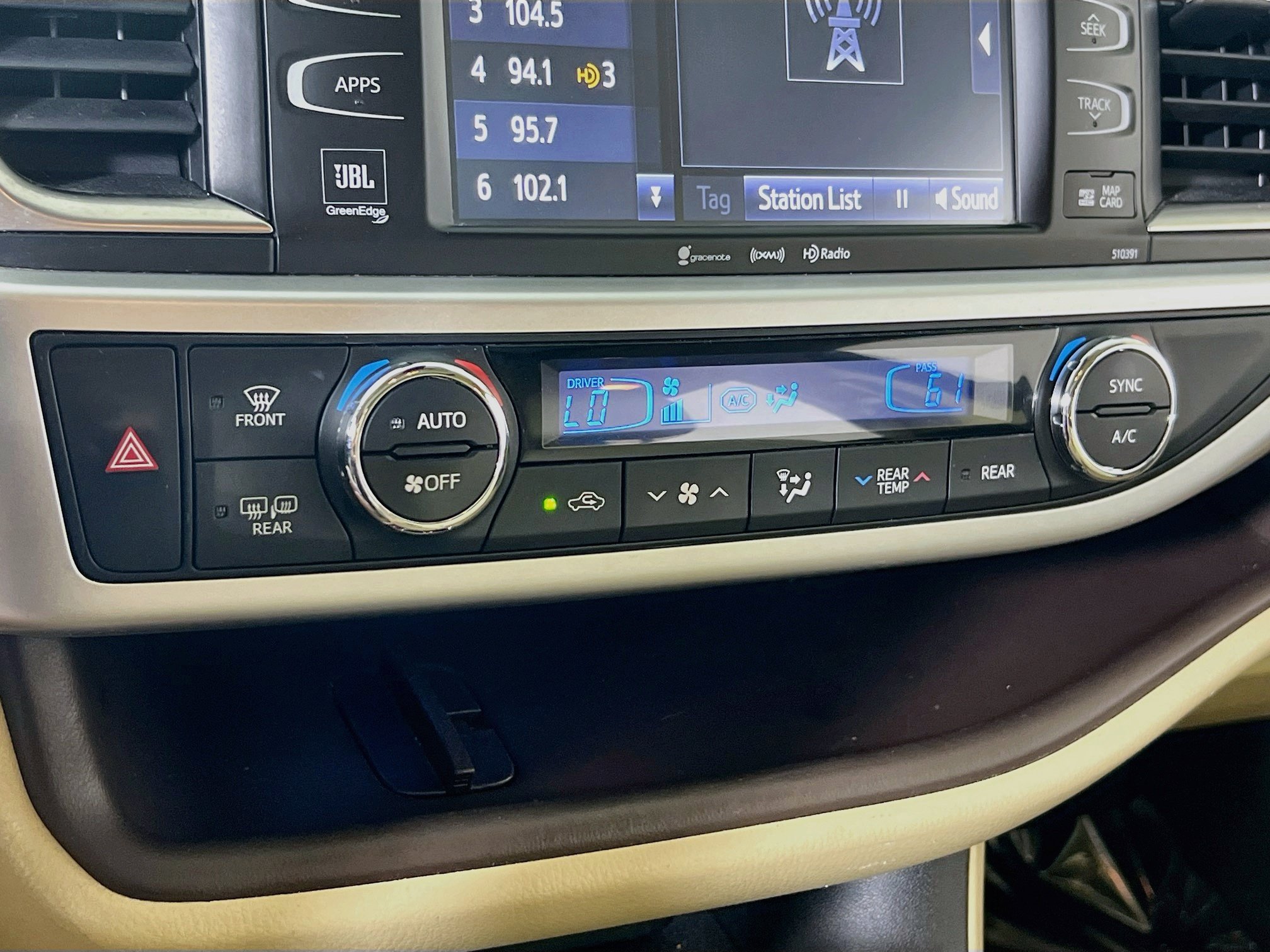 Used 2019 Toyota Highlander Limited AWD/4WD image 15