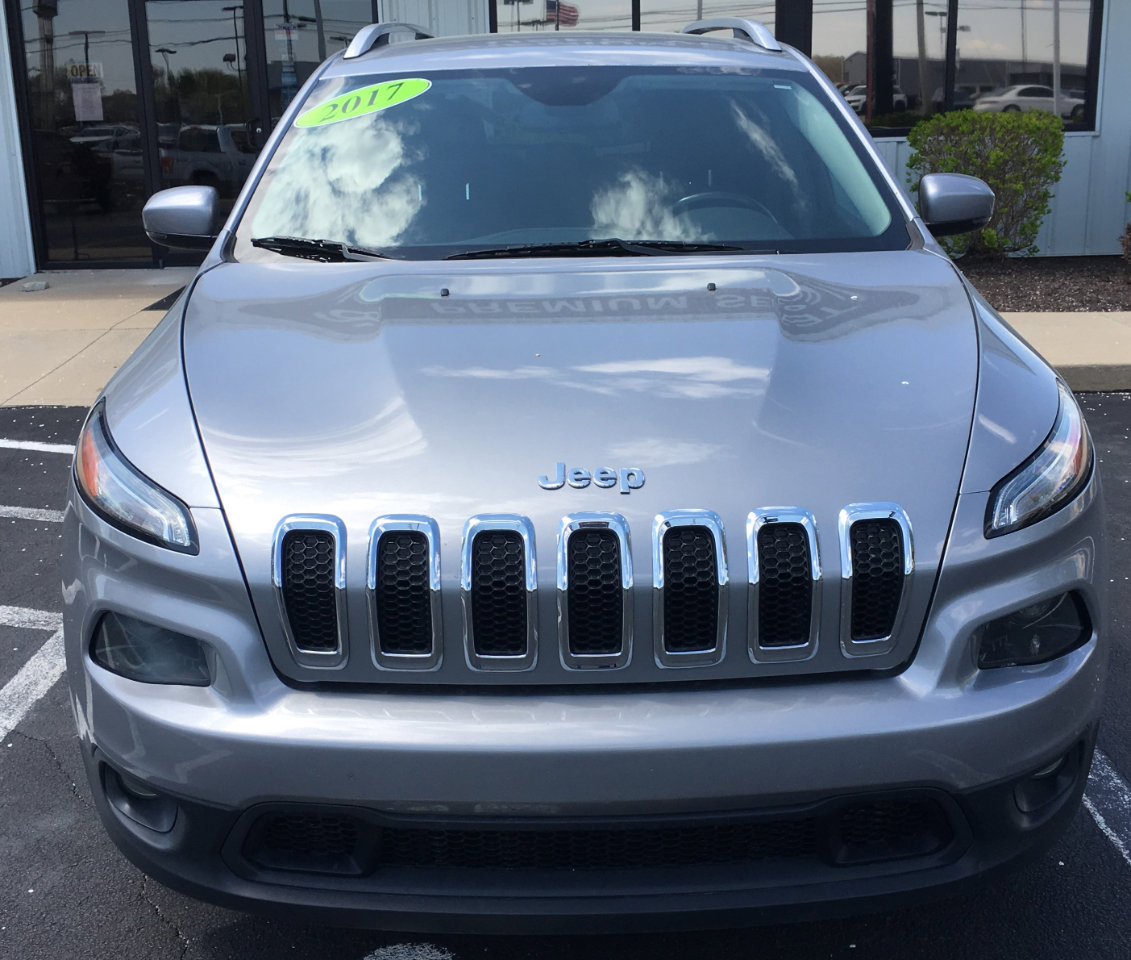 Used 2017 Jeep Cherokee Latitude w/ Safety/Convenience Group image 11