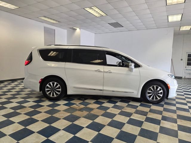 Used 2021 Chrysler Pacifica Limited w/ Uconnect Theater Family Group FWD image 9